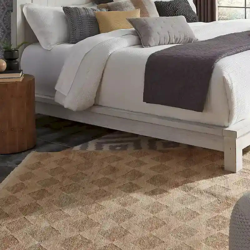 Modern Farmhouse Flea Market White Distressed Queen Platform Bed